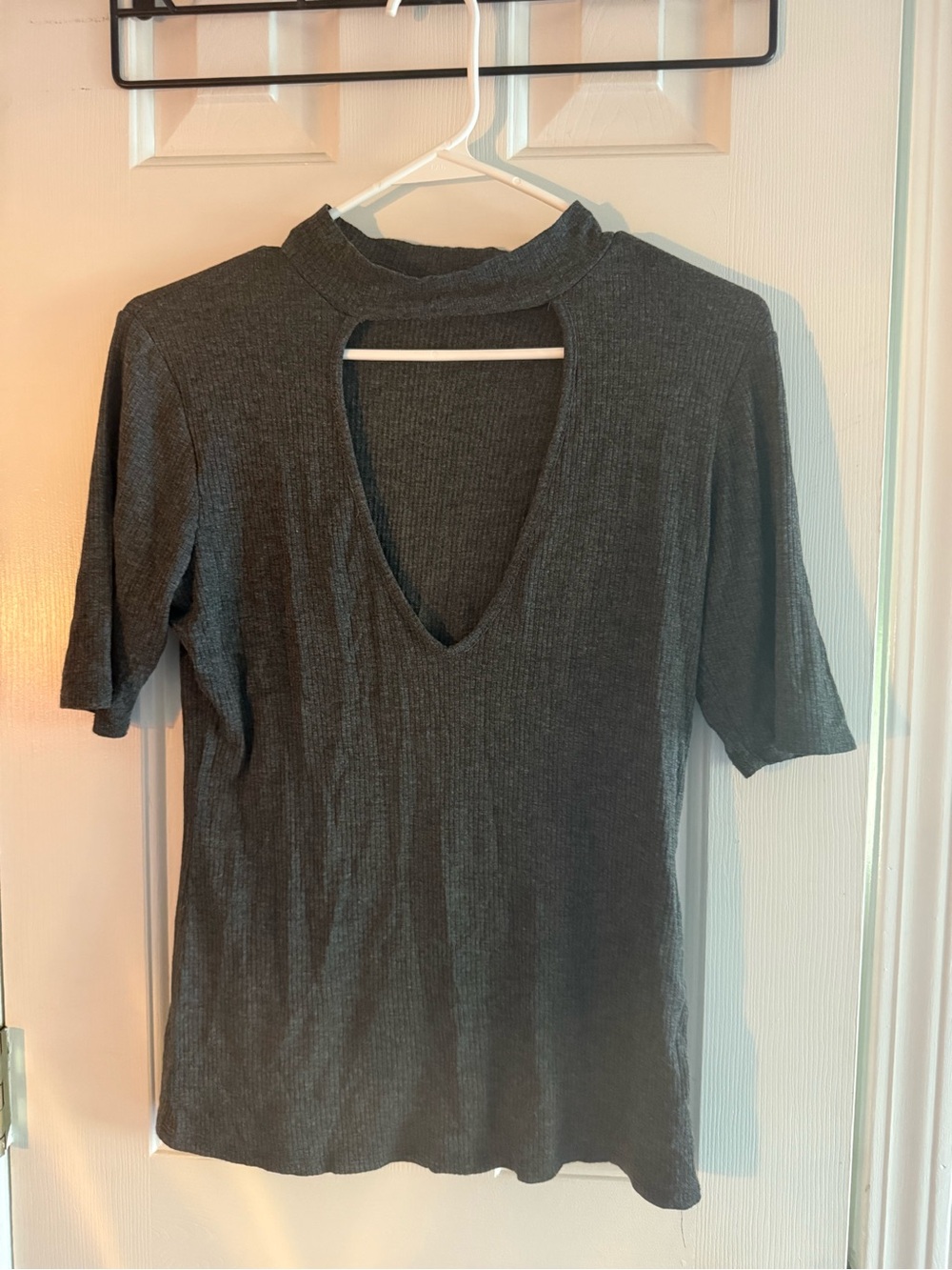 Acemi Charcoal Gray Ribbed Short Sleeve Top with V Cutout